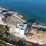 Seaside Apartman *