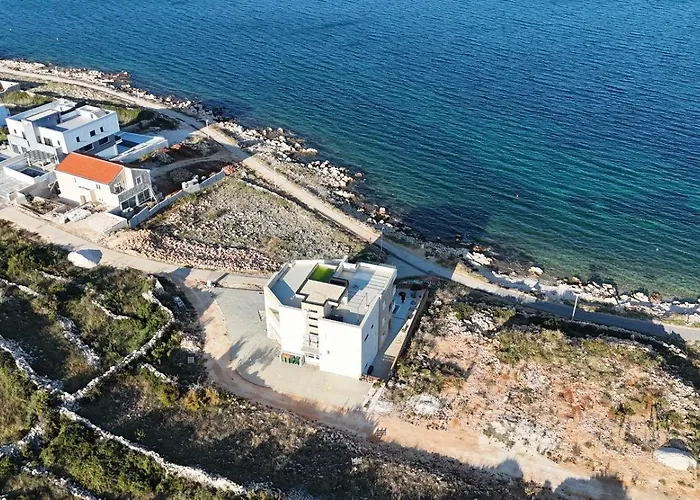 Seaside Apartment *